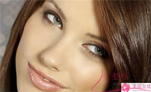 醫(yī)用硅膠和假體<a href=http://www.f3bb6.cn/listinfo-731-0.html target=_blank class=infotextkey>玻尿酸</a><a href=http://www.f3bb6.cn/listinfo-737-0.html target=_blank class=infotextkey>隆鼻</a>差距都有哪些