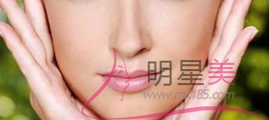 臉上有胎記新娘扔手捧花