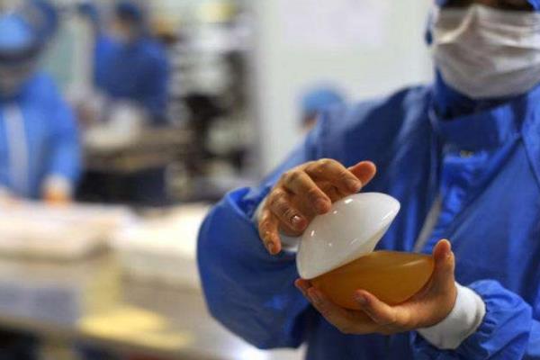 感冒的時(shí)候可以<a href=http://www.f3bb6.cn/listinfo-618-0.html target=_blank class=infotextkey>隆胸</a>手術(shù)嗎？