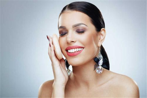 美杜莎<a href=http://www.f3bb6.cn/listinfo-724-0.html target=_blank class=infotextkey>雙眼皮</a>是全切嗎 美杜莎<a href=http://www.f3bb6.cn/listinfo-724-0.html target=_blank class=infotextkey>雙眼皮</a>怎么切