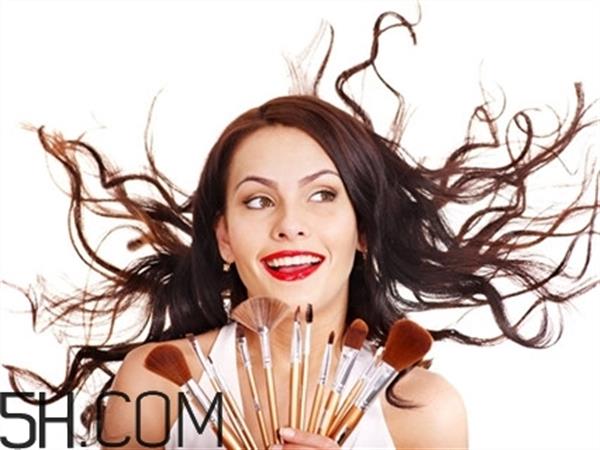 <a href=http://www.f3bb6.cn/listinfo-829-0.html target=_blank class=infotextkey>烤瓷牙</a>能磨小嗎？<a href=http://www.f3bb6.cn/listinfo-829-0.html target=_blank class=infotextkey>烤瓷牙</a>可以矯正嗎？