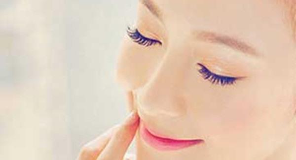 做自體脂肪<a href=http://www.f3bb6.cn/listinfo-792-0.html target=_blank class=infotextkey>去法令紋</a>手術注意事項是什么?