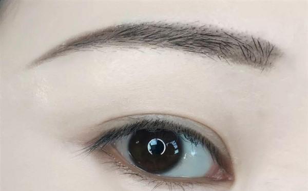 染發要不要染眉 染眉膠有什么危害