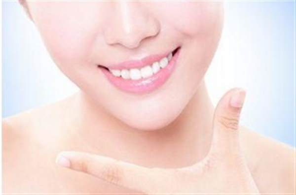牙縫里的黑斑怎么去除呢