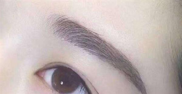 女人經期紋眉有風險嗎