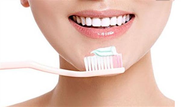 有哪些美白牙齒方法