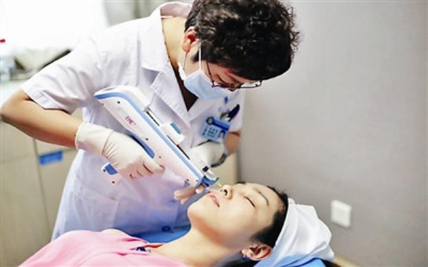 無針?biāo)?a href=http://www.f3bb6.cn/listinfo-770-0.html target=_blank class=infotextkey>嫩膚</a>的價(jià)格