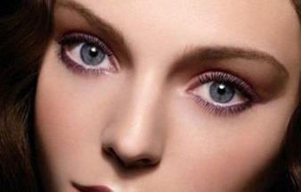 修復<a href=http://www.f3bb6.cn/listinfo-724-0.html target=_blank class=infotextkey>雙眼皮</a>疤痕嚴重痛苦