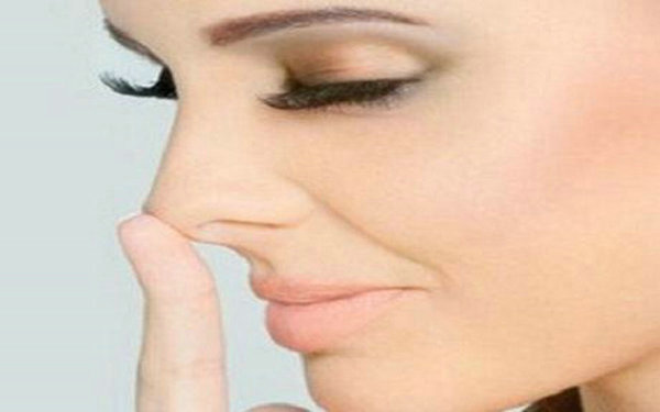 假體<a href=http://www.f3bb6.cn/listinfo-737-0.html target=_blank class=infotextkey>隆鼻</a>和注射哪種好