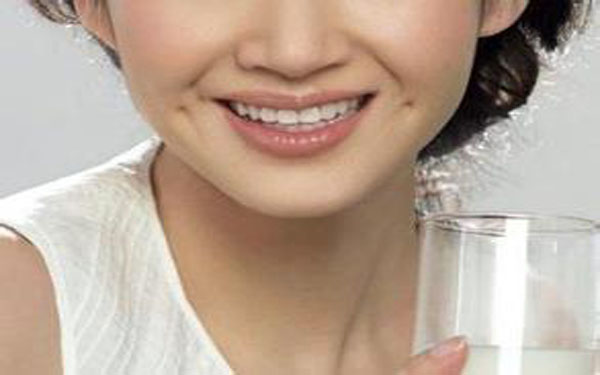 如何讓臉上有酒窩?5種方法