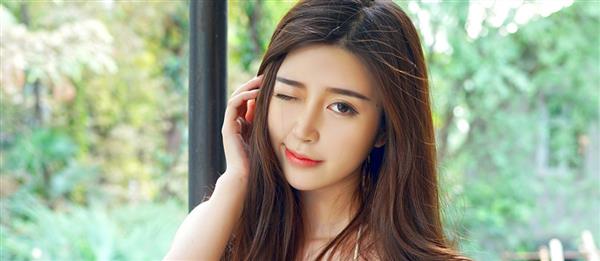 黑眼圈女孩看過來