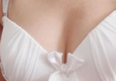 做<a href=http://www.f3bb6.cn/listinfo-625-0.html target=_blank class=infotextkey>乳暈縮小</a>術(shù)有風(fēng)險(xiǎn)嗎