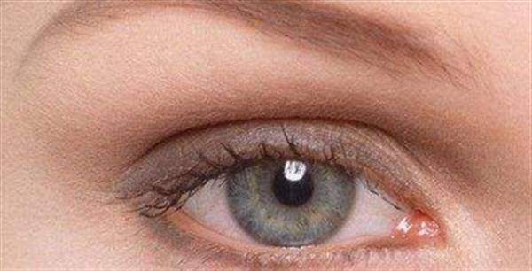 內(nèi)切<a href=http://www.f3bb6.cn/listinfo-708-0.html target=_blank class=infotextkey>去眼袋</a>手術多久可以戴隱形眼鏡