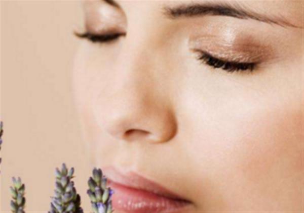 透明質酸<a href=http://www.f3bb6.cn/listinfo-737-0.html target=_blank class=infotextkey>隆鼻</a>山根鼓包是操作不當造成的嗎