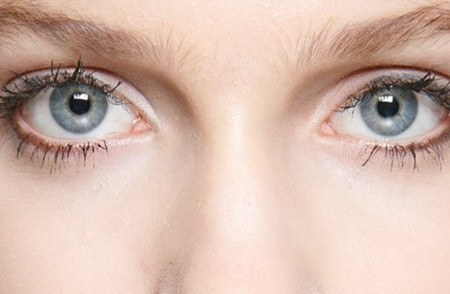 埋線<a href=http://www.f3bb6.cn/listinfo-724-0.html target=_blank class=infotextkey>雙眼皮</a>的危害性